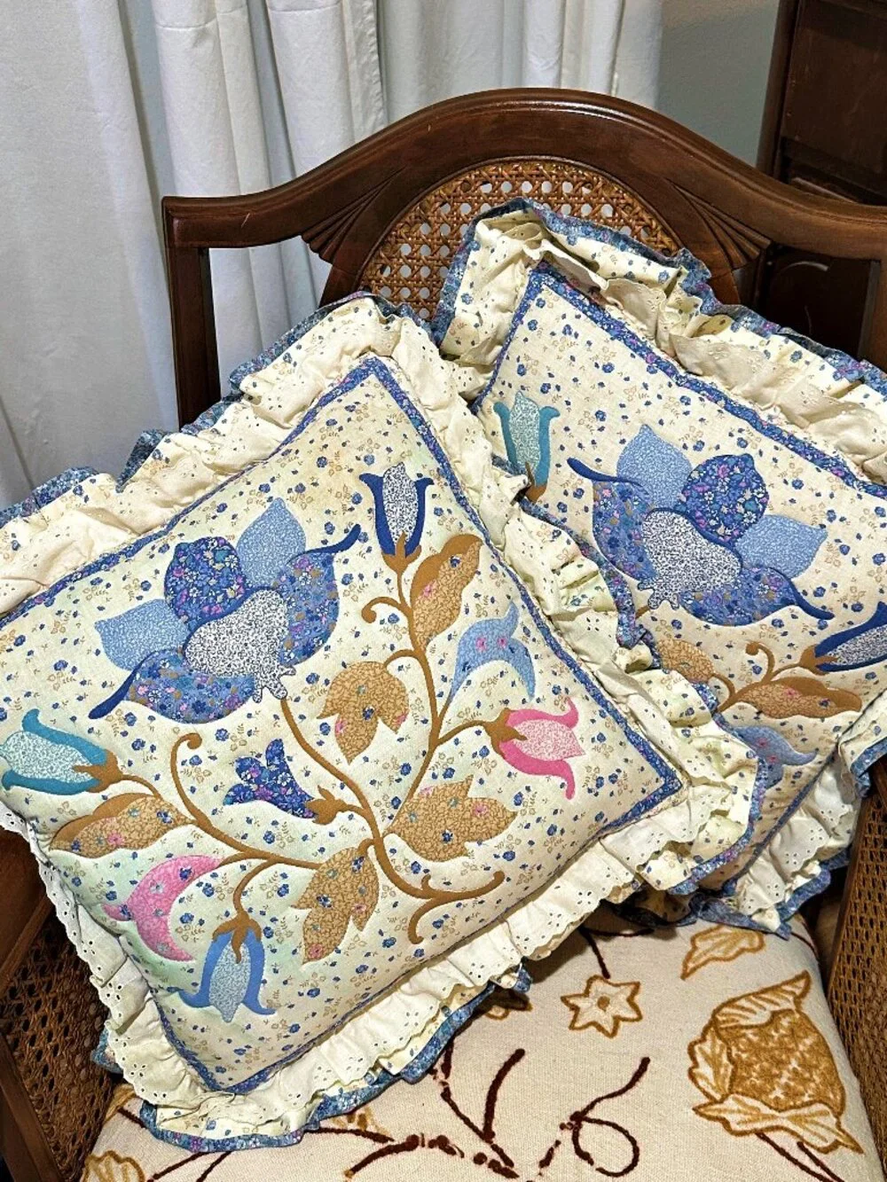 VTG Grannycore Handmade Quilted Tulip Pillows Ruffled Country Cottagecore Farm